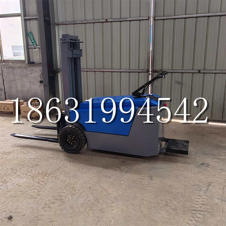 新巴尔虎左旗全电动叉车插腿式堆高车液压装卸车1.5吨升高小型站驾式铲车